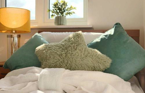 Heathrow Modern House with Parking & Fast WiFi - Foto 25