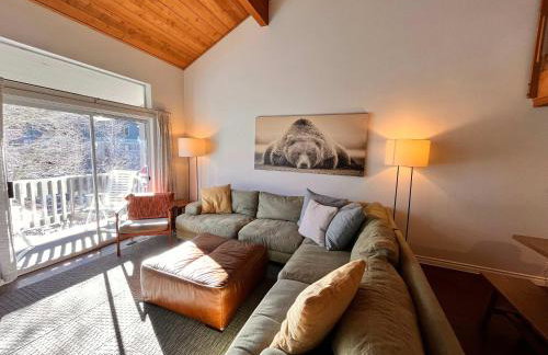 Snowcreek IV - Cozy Mammoth Ski Condo with Mtn Views and Hot Tub - Foto 8