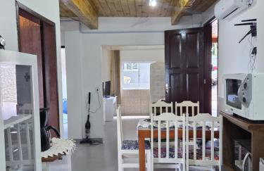 Casa no Ribeirão da Ilha - Florianópolis - Pé na areia - ar cond - pet - familia - Foto 4