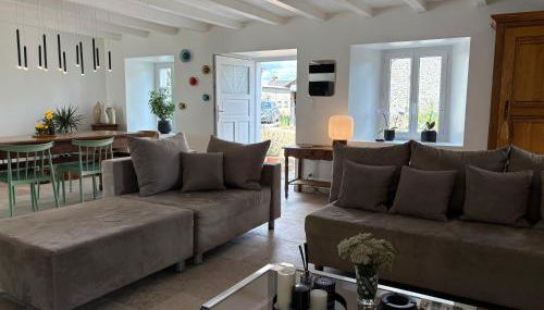 Maison de campagne, 136 M2, 4 pers, grande pièce de vie, 2 chambres, 2 salons, Cantal - Foto 2