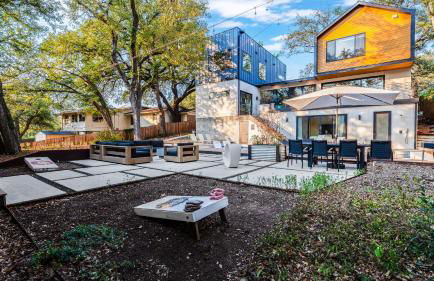 Modern Oasis w Pool Hot Tub Rooftop Deck Home Theater Mariposa Retreat by AvantStay - Foto 58