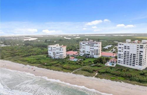 Ocean Front 2-bed, 2-bath 6th-floor comfy and inviting condo unit on Hutchinson Island - Photo 25