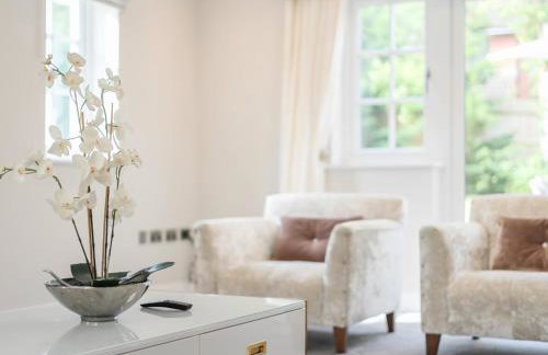 Large Comfortable & Private Home in Fetcham - Pass the Keys - Foto 6