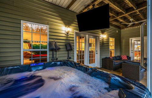 LKJ - Lakefront Home, Hot tub, Fire Pit, Games and Movie Room! - Foto 68