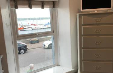 Portaferry Waterfront Townhouse with Hot Tub - Foto 17