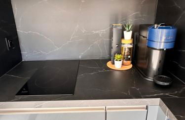 STUDIO HORIZON - SEA VIEW - POOL- Air Conditioner - Kitchen - Wifi -TV Train - Bus - - Foto 12