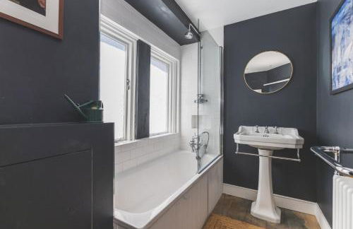 Modern Comforts in a Designer Home - Photo 22