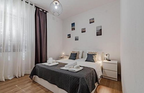 2 Bedroom Nice Apartment In Prigradica - Foto 7