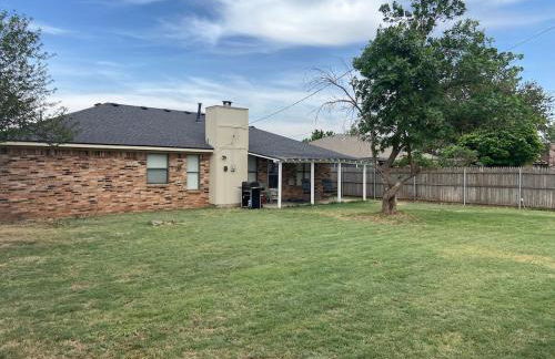 Cozy 3 Bedroom Home in Quiet Neighborhood - Photo 22