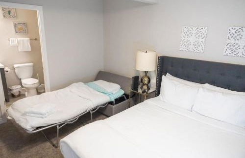 Sunny Guest Suite with large backyard - Pets Welcome - Foto 18