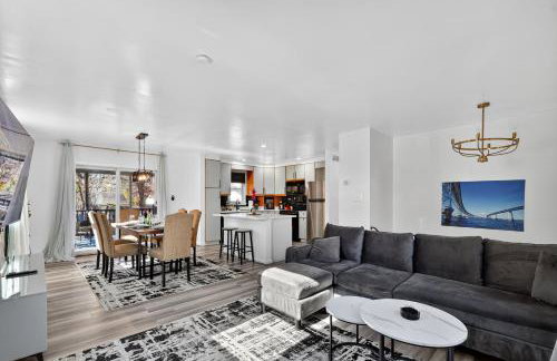 4BR House Mins to Downtown Annapolis with Firepit, Basement Bar, & Sleeps 12 - Foto 3