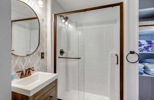 Lakefront Cabin with Panoramic Water View and Access - Foto 22