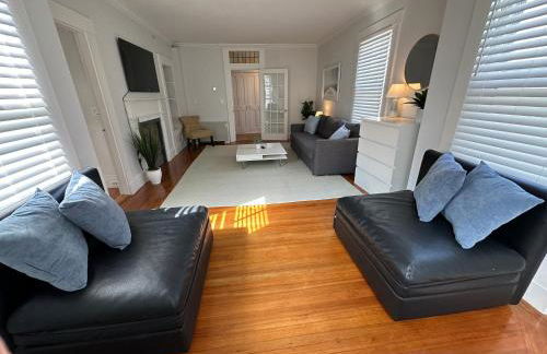 Charming Victorian Home Downtown Newport - Photo 33