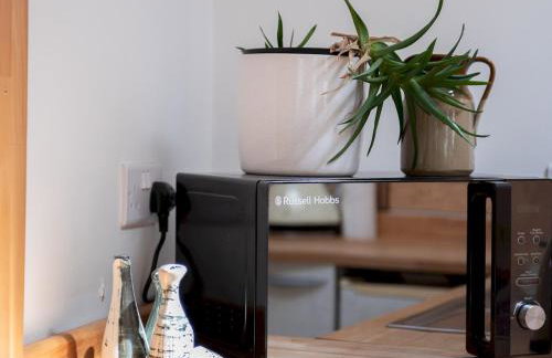 Bright & Airy Countryside Cabin Near Oxford, Perfect Getaway with Scenic Views - Pass the Keys - Foto 17