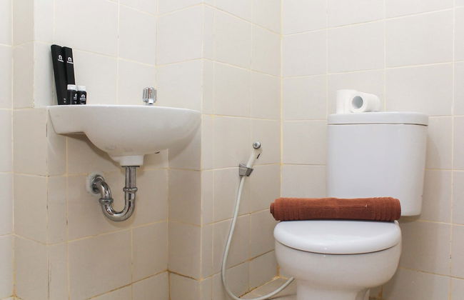 Homey and Simply 2BR at Lagoon Bekasi Town Square Apartment - Foto 10