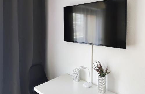 ALFA Apartment Stuttgart Mitte 2 Zimmer City-Lage Berliner Platz Balkon Netflix Küche WM l 2BR 5 Beds 6 People l Fully equipped Kitchen & Bathroom - Foto 3