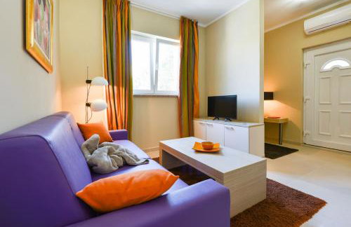 Cecilia Apartments - Photo 3