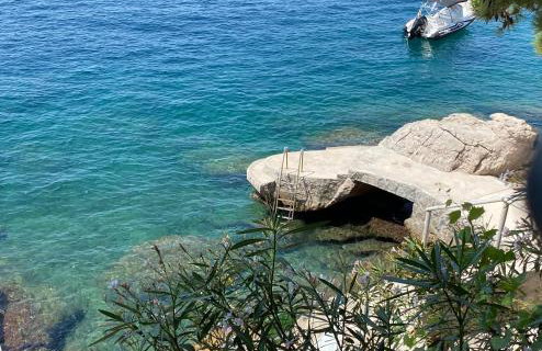 Charming Seafront Stay at Villa Mara - Photo 14
