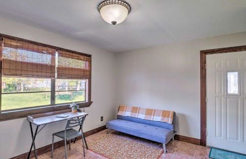 Lake Charles Cottage with Fireplace and Yard! - Foto 23