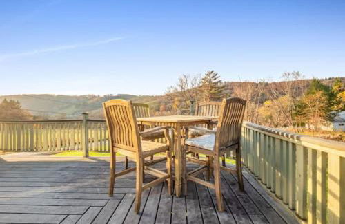 The Eagles Nest, Couples Escape - Hot Tub & Views! - Foto 56