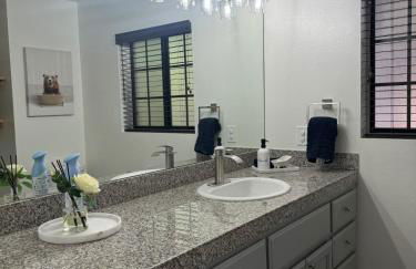 Woodsy Chic Family-Friendly Spacious Getaway - Foto 5