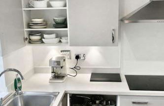 The Grand 4-Bed Ebbsfleet Home - Big Garden & Parking Space, Near Bluewater - Foto 7