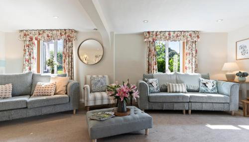 Stunning Countryside Home in Surrey by 53 Degrees Property, Ideal for Family Getaways, Private Tennis Court! - Foto 2