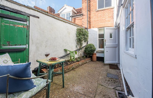 Bonheur, 16 Bartholomew Green, Southwold - Photo 33