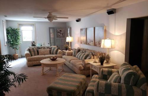 LakePath Beach House - XL hot tub, walk to beach - Foto 38