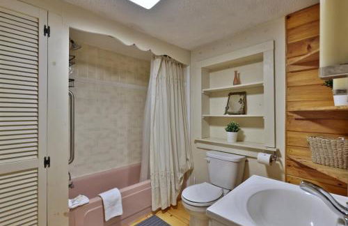 Chittenden Farmhouse - Historic 4BR, 2BA, 20 Min to Skiing, 7 Min to Mountaintop Resort - Foto 21