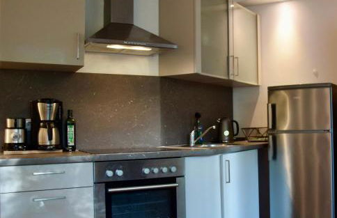 Stilvolle Wohnung mit Balkon & Parkplatz - Foto 2