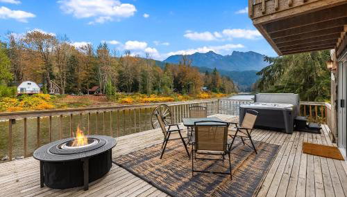 Riverfront Retreat Hot Tub Sauna Yard Gazebo and VIEWS - Foto 3