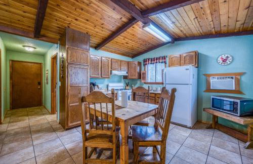 Roadrunner - Cozy Cabin - Whirlpool and Hot Tub - Foto 4