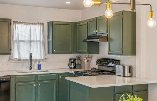 Central Denver Hangout with Huge Backyard - Foto 9