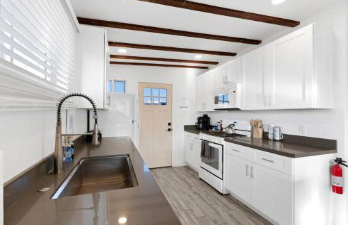 Featherlight Cottage with BBQ and Hot Tub in Downtown Phoenix - Foto 20