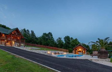 Luxury Family Lodge - Pool, Spa & Tennis Paradise - Photo 11