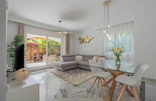 Luxury 3BR Puerto Banus, Pool, Garden, Walk to Marina & Beach - Photo 12