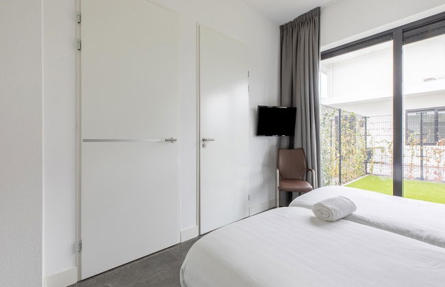 Brand new Luxury Villa on a Small-scale Park With its own Jetty - Photo 26