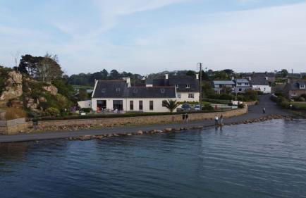 Reposant, Calme, Vue Mer imprenable à 2 m de l'eau, Petit Port Typique Breton - Foto 7
