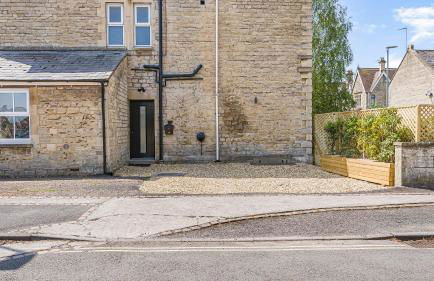 Elegant Garden Apartment, Private Parking & EV Charger, Walk to Town - Foto 47