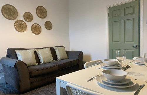 Overhill 3 bedroom flat 5 beds, free parking, ideal for Contractors - Foto 13