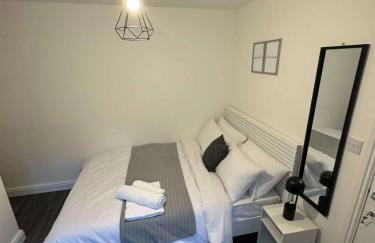 Private Room Sleeps 2 with Ensuite & Parking - Foto 1