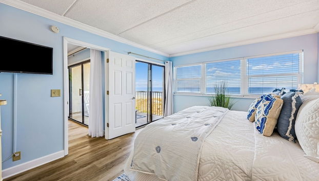 Tastefully Decorated Condo with Scenic Beach Views by RedAwning - Foto 4, Habitación