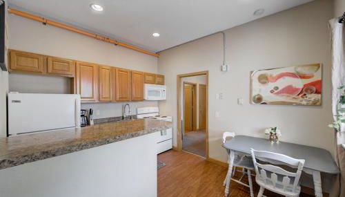 Lumberyard Lofts - 15 Bedrooms By Lake Pepin - Photo 2, stove, minibar