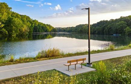 Creekside Oasis - 5BR Retreat with Pool & Hot Tub - Foto 37