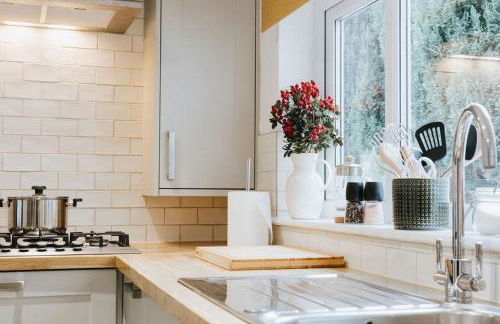 Central 3 Bed Home, Contractors, Garden, Fast WiFi, Smart TV - Foto 14