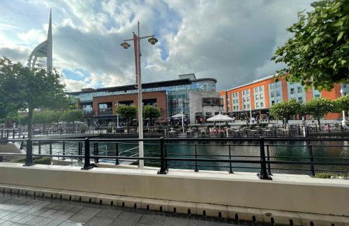 Somers 4 bed House off road parking pet friendly - Foto 52