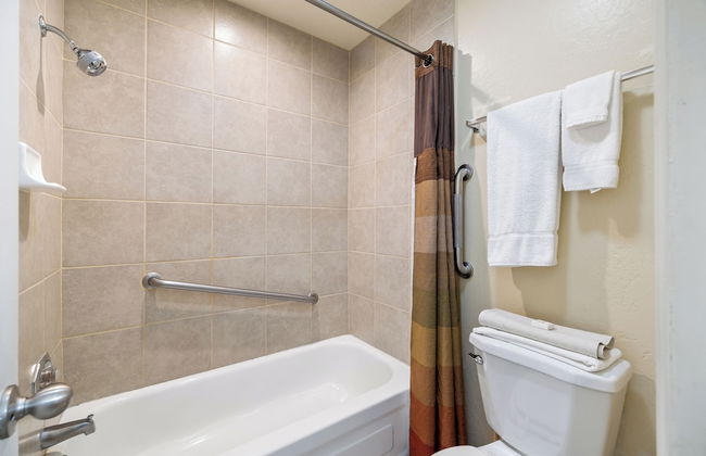 Roundhouse Resort - Photo 46