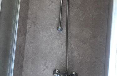 Cosy Shepherds Hut, heating, Hot Tub, WiFi and magnificent view - Foto 9