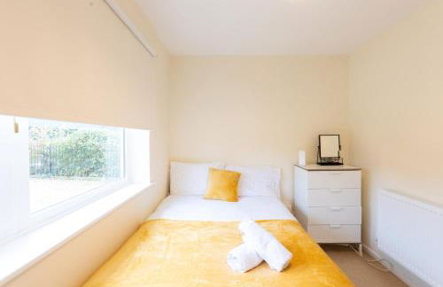 Grand 5BR Home in Market Harborough with Parking - Foto 6